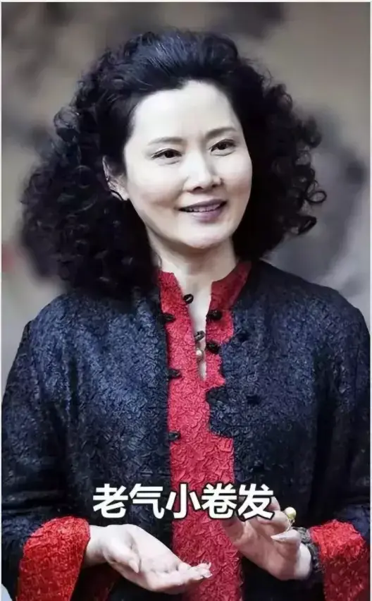 建议中年女人：不管多懒出门尽量打理发型，教你3个步骤就能变美