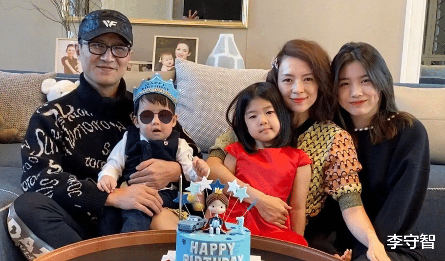 汪峰女儿差距大：小苹果没沾光葛荟婕，醒醒跟章子怡走威尼斯红毯