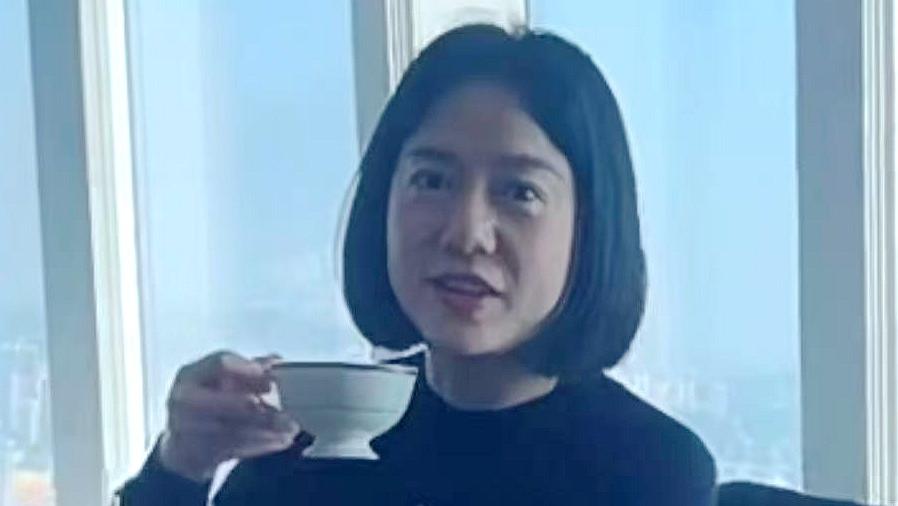 杨振宁太太翁帆看望刘诗昆夫妇，48岁清新俏丽，已拥两个博士学位