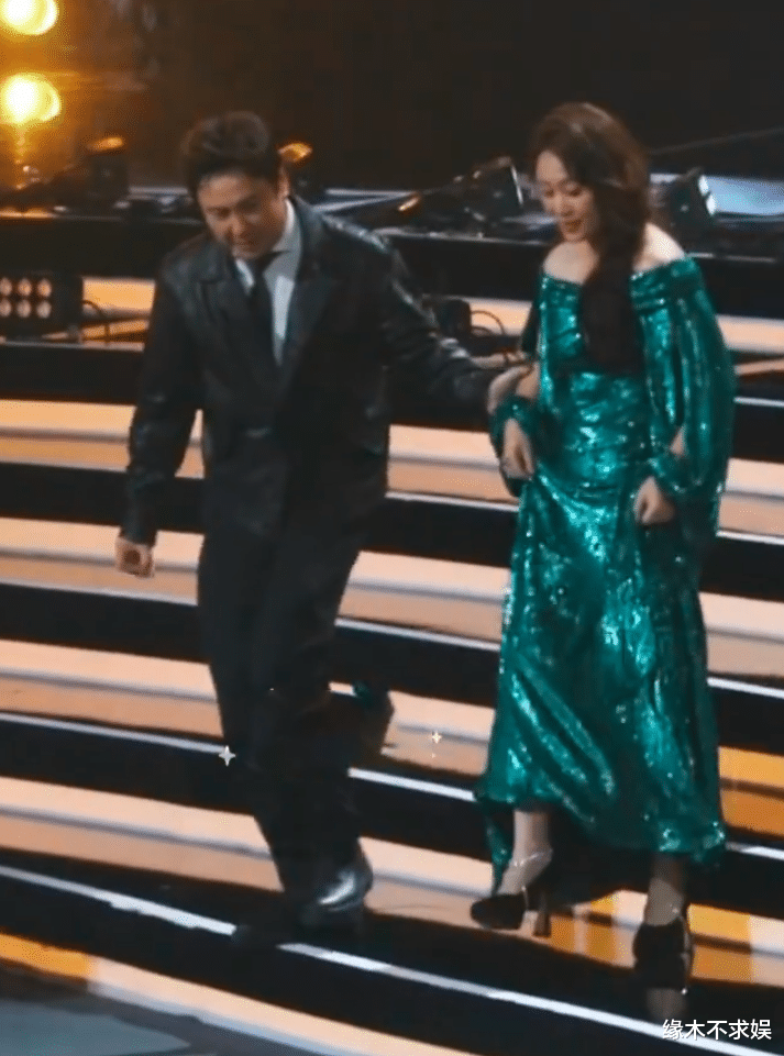 微博之夜名场面 ：4对人气CP甜煞众人，王一博给足肖战体面！