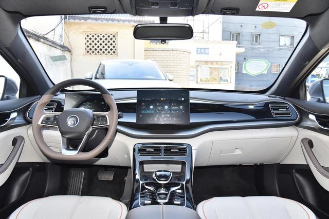 为什么很多人后悔买了新能源汽车？老司机说出真相：有这3大短板