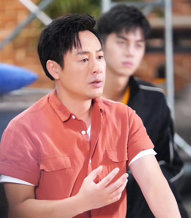 狂飙开播一年,张颂文也走上了迟重瑞的老路,果真让张小斐说对了