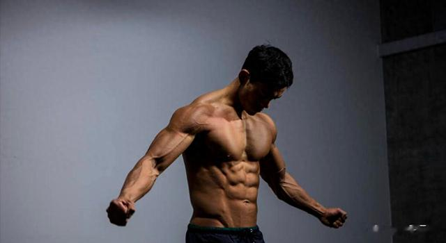 一文学会：练胸时肩前束发力的原因及减少方法