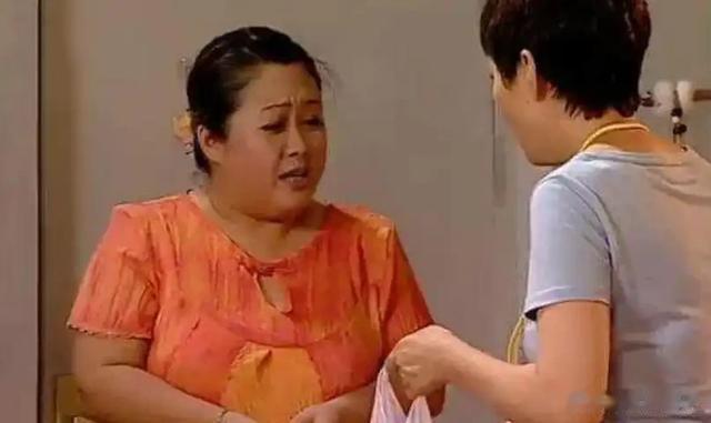 张海燕:专注“网恋”,老牛吃嫩草,抱小28岁“高富帅”丈夫