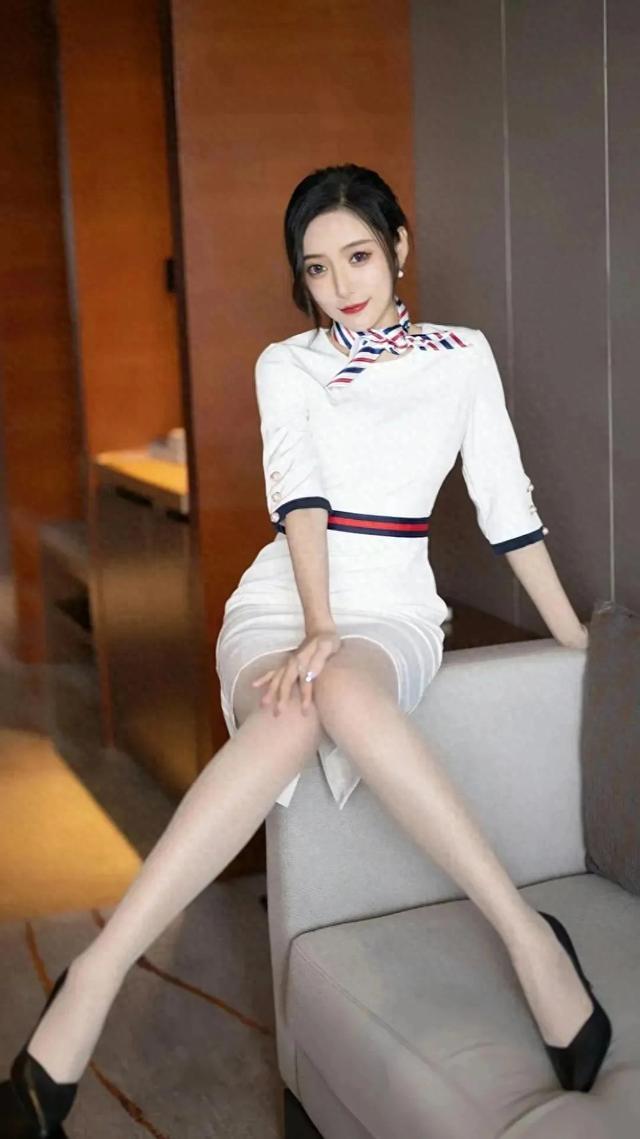 写真丨王馨瑶空姐制服白丝