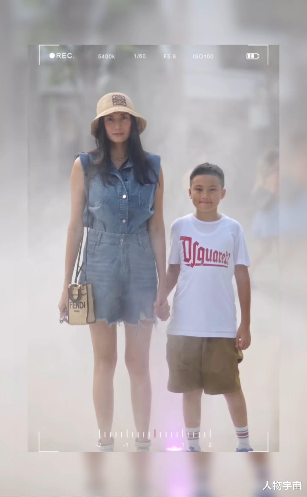 她是昔日少男杀手嫁陈国坤,今帅气儿子文武双全被赞有家教好懂事