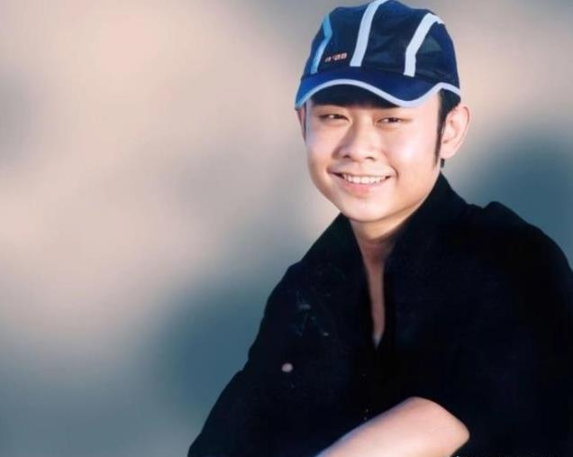 2025蛇年春晚官宣:岳云鹏遭抵制,流量明星成香饽饽,刀郎压力大