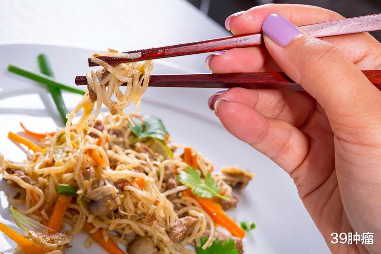 肝癌多是“拖”出来的？上厕所出现2种异常，建议早做肝病筛查