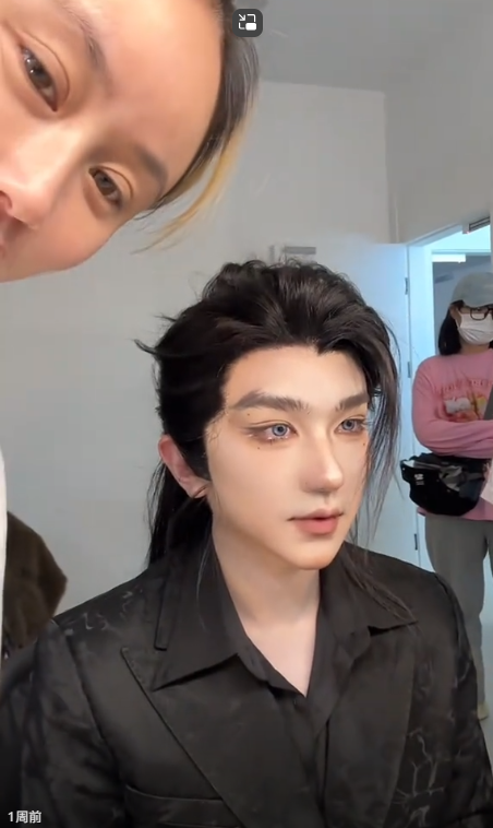 笑疯了!37岁杨迪爆改韩国顶流,网友想报警,评论区让人笑不活