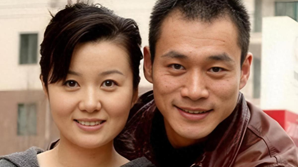 武松丁海峰：娶大自己2岁的初恋，妻子患癌后，为爱在美国砍柴