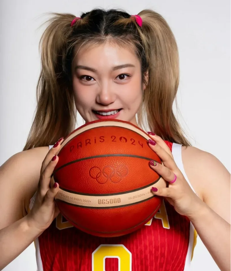 不惜离婚,张隆为何对李梦情有独钟?奥运定妆,看李梦装扮秒懂