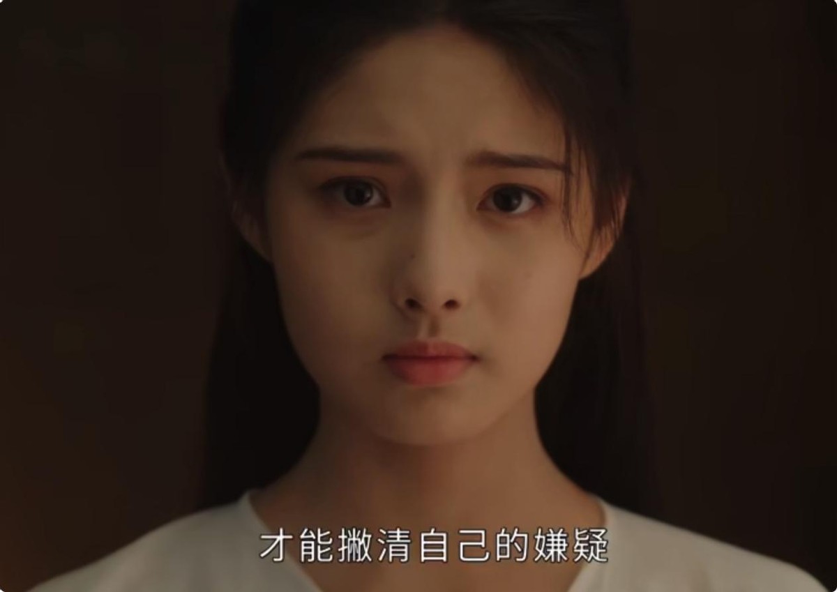 杨超越和“丫鬟”艾米同框对比：有些女演员是真不怕被“艳压”