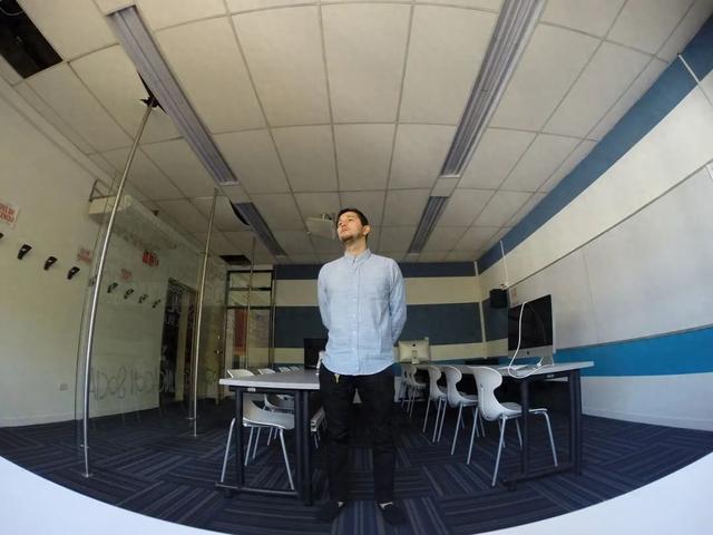 人在单位，没关系没背景，不巴结领导，也不讨好同事，只要记住两