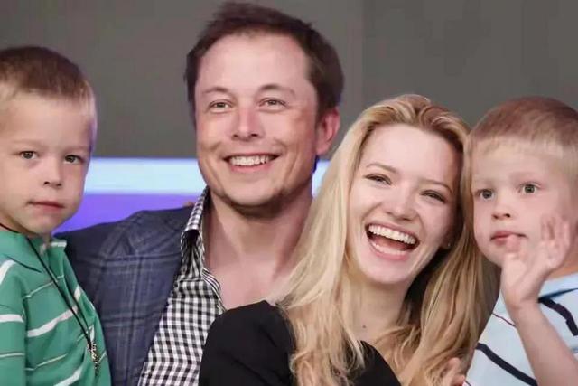 马斯克审美一绝,艾梅柏疯归疯,颜值上面没的说,怪不得嫁入豪门