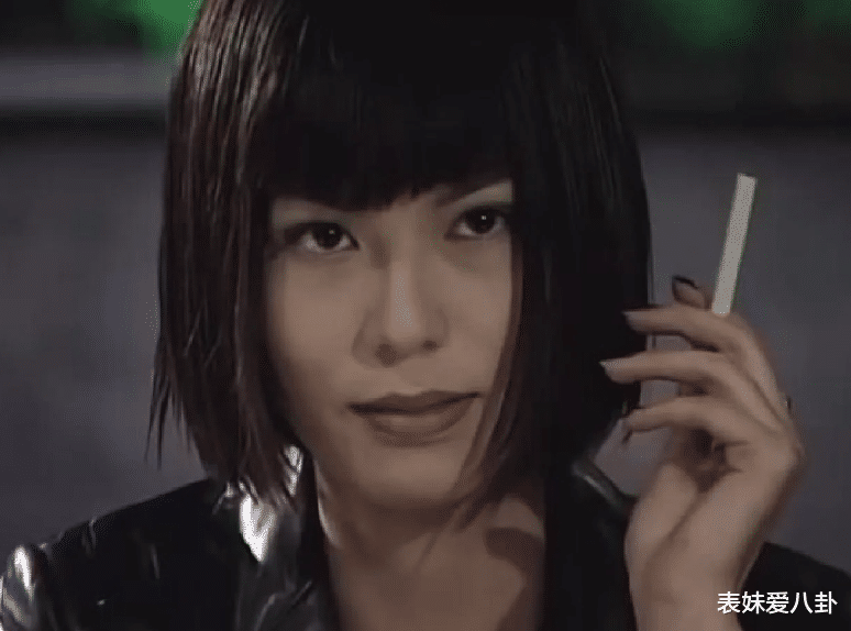 港剧最冷静凶手尹秋月:滕丽名抛弃陈三元颠覆形象,冷艳性感新角色令人惊艳!