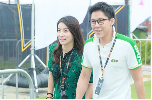 郭晶晶又给霍家长脸了!担任奥运跳水裁判长,大佬见到她纷纷起身