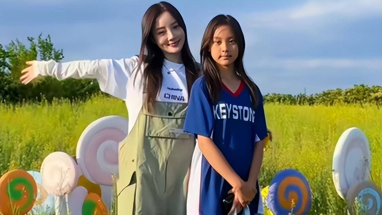 李小璐中秋晒家宴，豪华菜品满目琳琅，甜馨陪伴成亮点