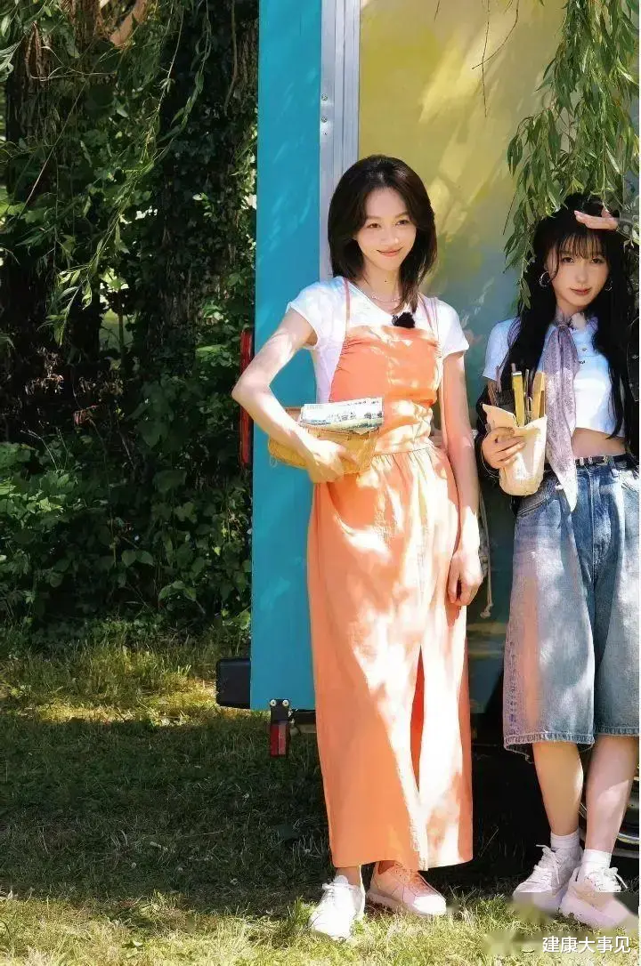 《中餐厅》首播,对比虞书欣、姜妍,资本塞人的做派,太恶心了!