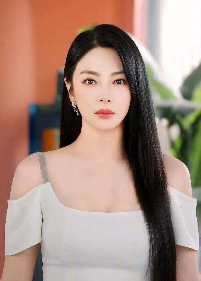 张雨绮带8岁儿子看病,小鲜肉男友全程陪同,身份被扒面相遭吐槽