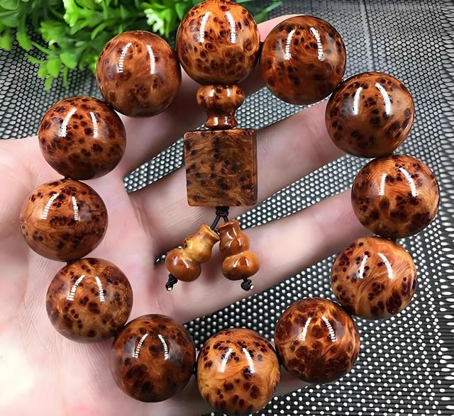 文玩木质手串:紫檀、迦楠…你的手串是什么等级的?