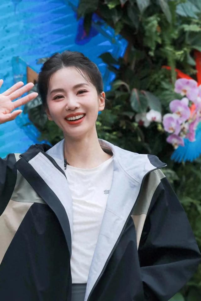刘诗诗久违营业照美翻天,演绎极致户外美学