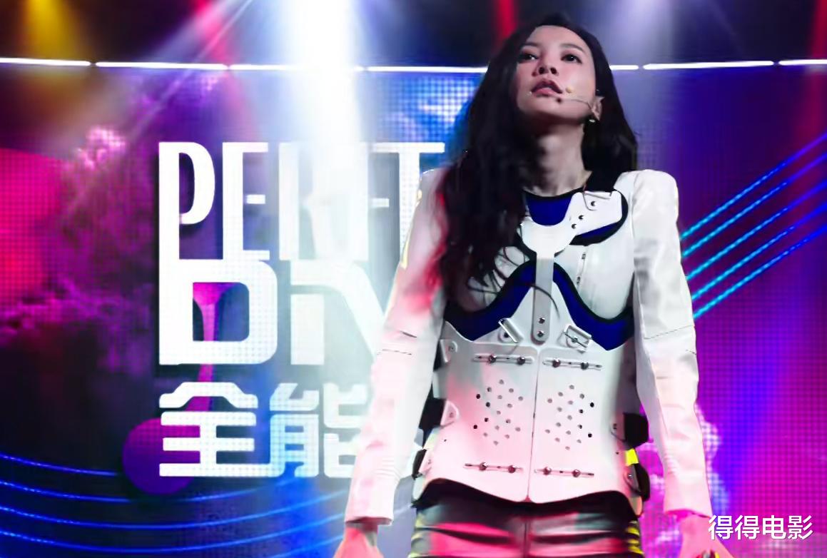 被坑到5年没拍新片，比起徐浩峰，杜琪峰才是向佐的最大受害者