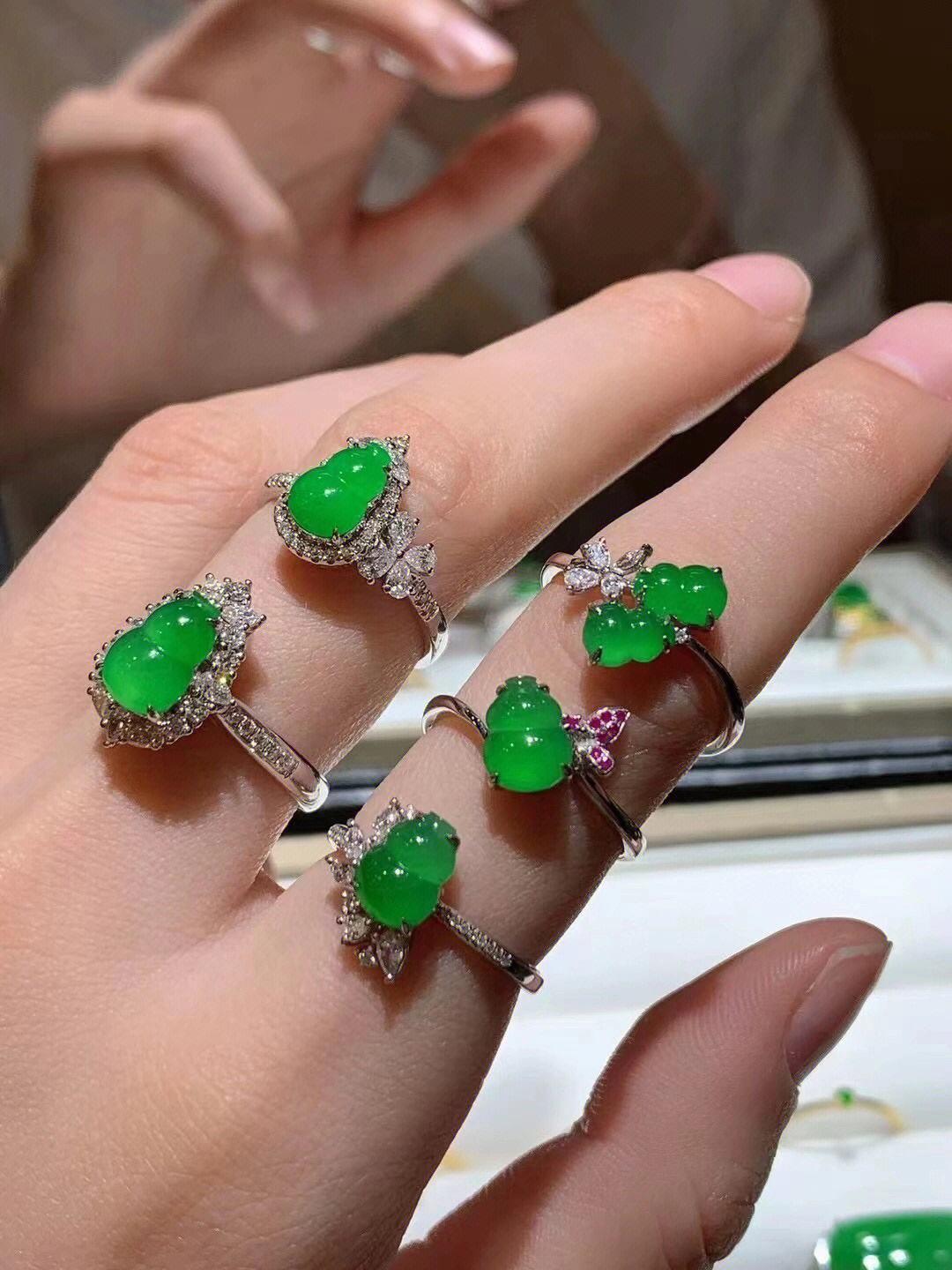 玉和翡翠哪个更有价值?答案可能出乎你的意料!