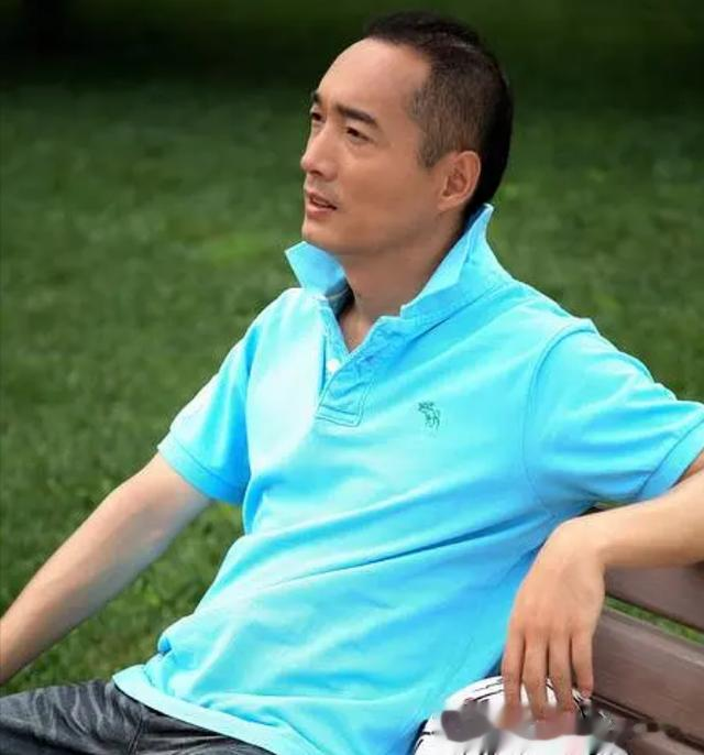 从机修工到平民影帝，和曾黎分手后又娶韩国美女，他有何魅力？