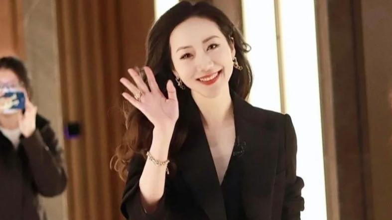 《浪姐5》来了个国外女星，颜值一流身材也很棒，这下有热闹看了