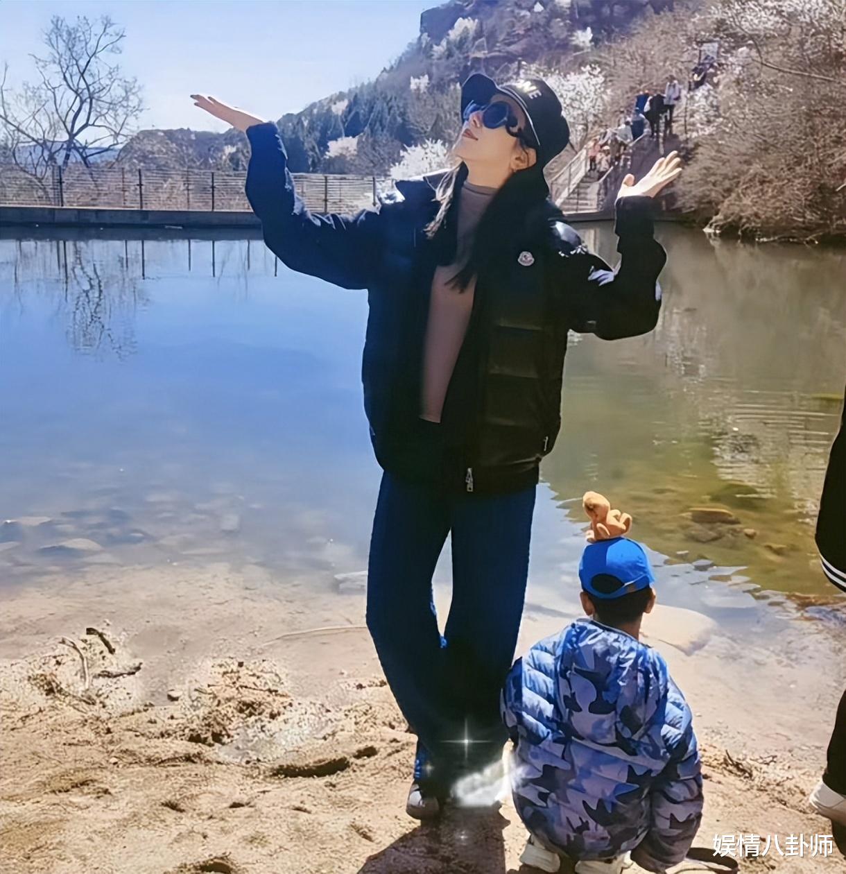 太掉价！曝李思思首次带货大卖250万，直播中却遭网友嘲讽：割韭菜