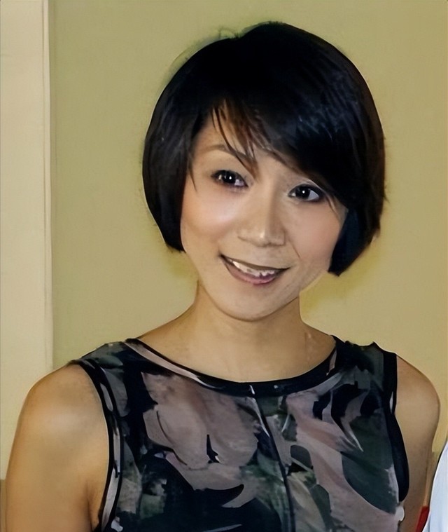 她做了7年小三挤走原配，踏进豪门3年后，却浑身长瘤死在丈夫怀中