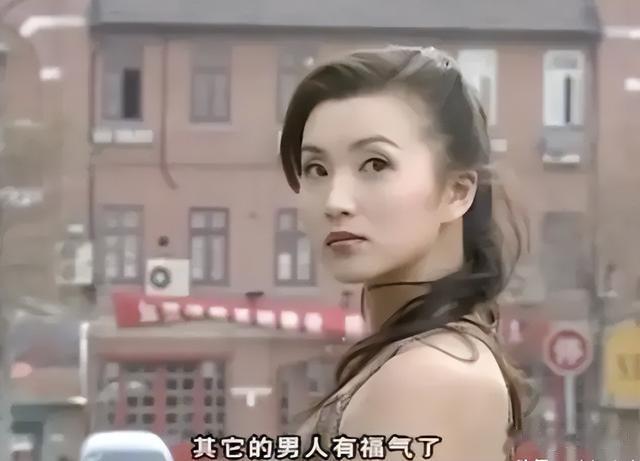 45岁陈好现身北京,衣着邋遢三角区显眼,网友:怎么老成这样了!