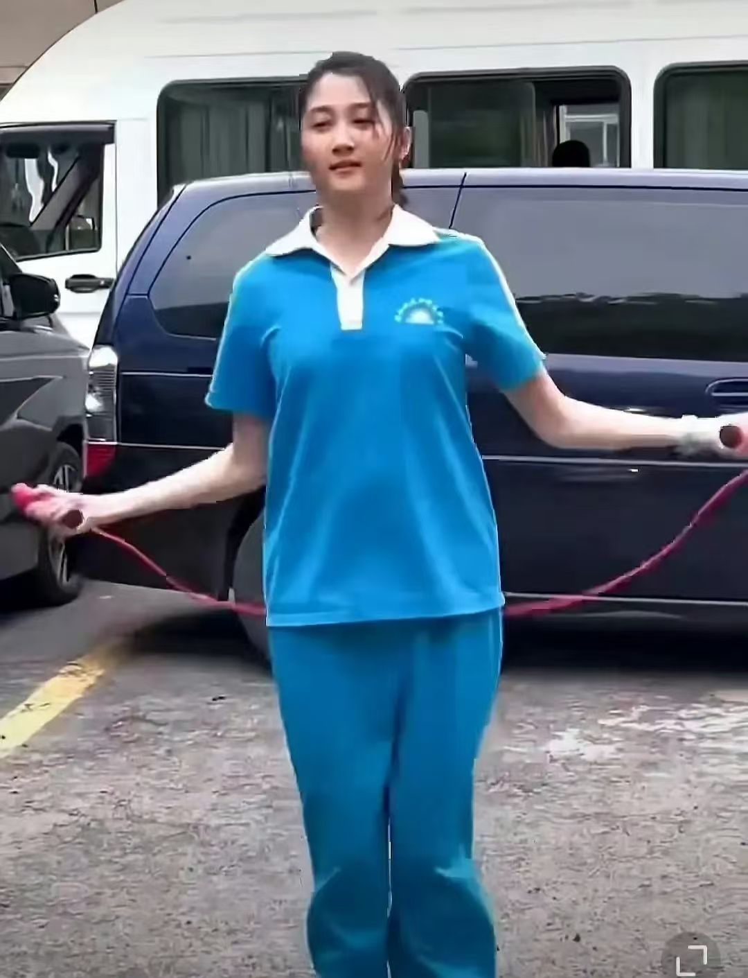 与鹿晗相恋7年，关晓彤逐渐沦为笑话，网友们的话开始应验了！