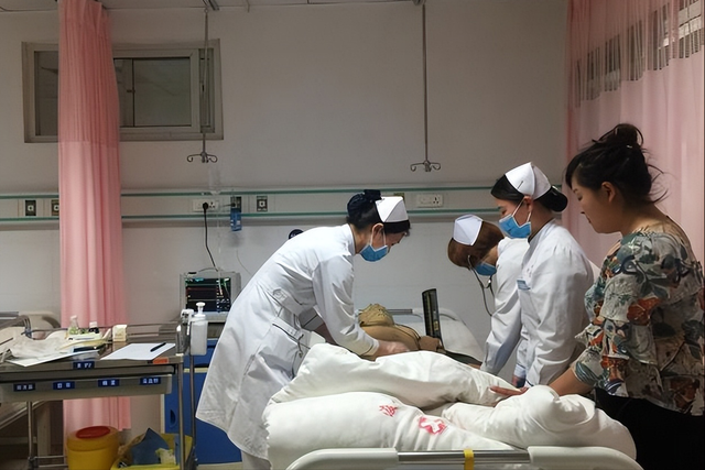 54岁大姐腰痛以为腰间盘,6个月后去世,医生惋惜:很多人都中招