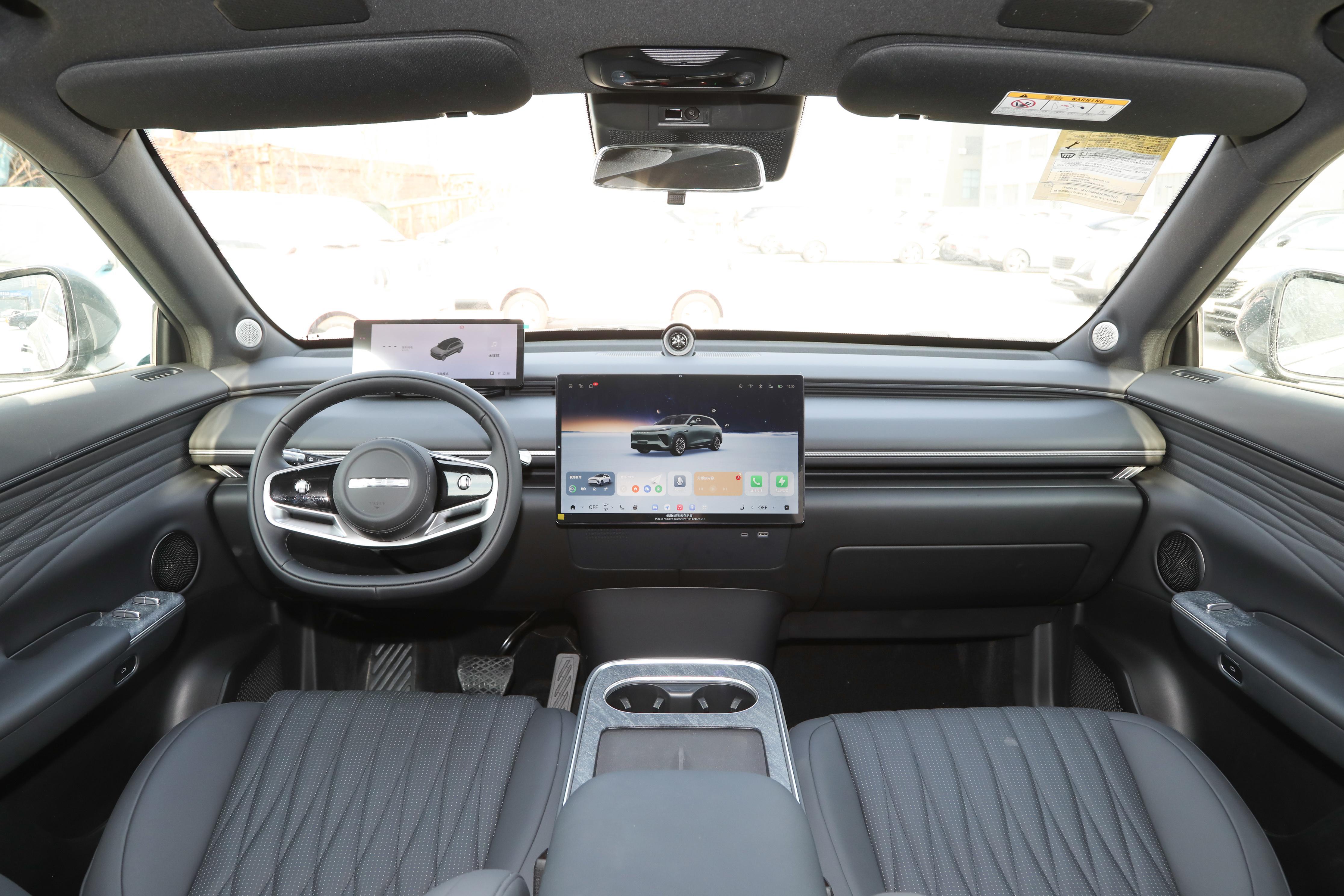 自主品牌新能源中大型SUV，综合续航1500km，轴距3000mm