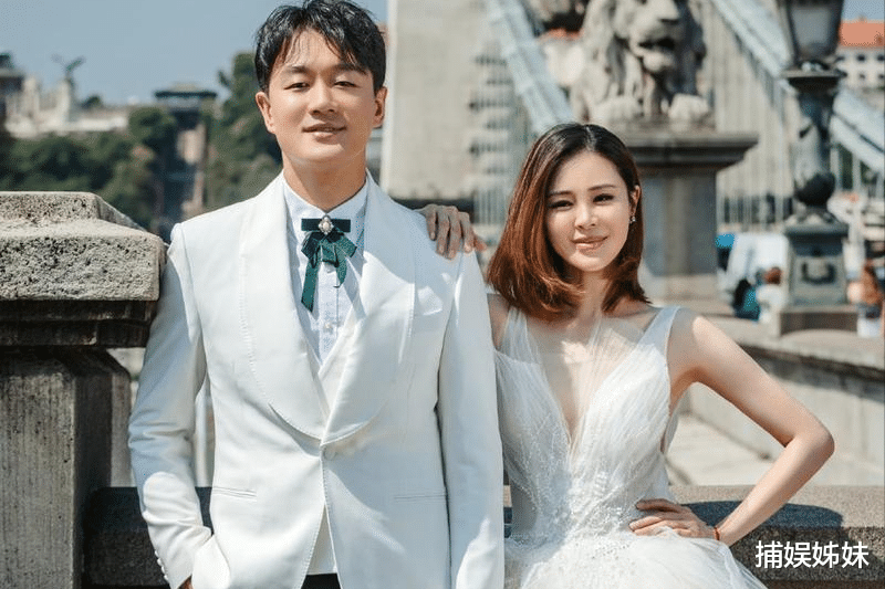 娱乐圈“最强师生恋”，让老师8年生3孩子，如今一家五口其乐融融