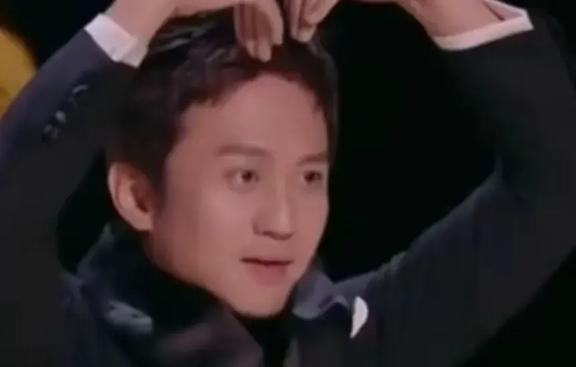 事实证明，45岁生活无法自理的邓超，在人间清醒的路上，越走越远