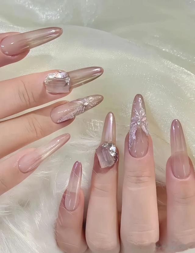 超有韵味的紫色美甲