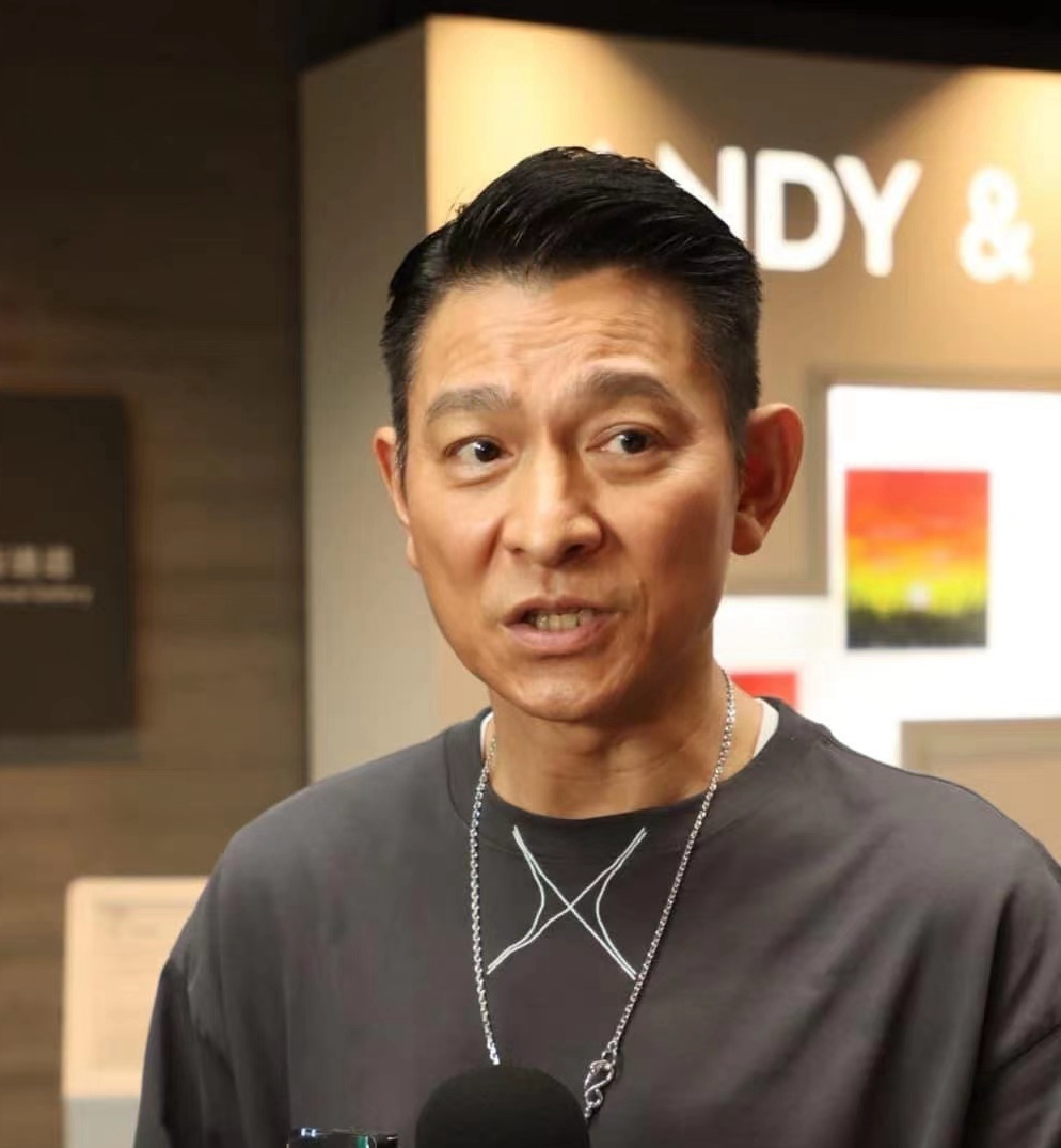 妻女坐包厢看刘德华演唱会,如厕有保镖陪,刘向蕙大声向爸爸表白