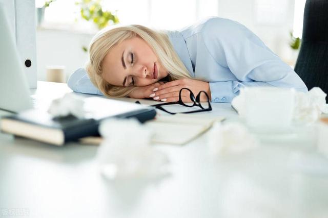 舌下粗紫,化瘀却无效?中医:血府逐瘀加一物,气行血通 瘀不生!