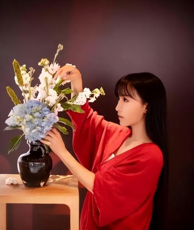 时隔一年李子柒再度营业,近照堪比毁容,她经历了什么?