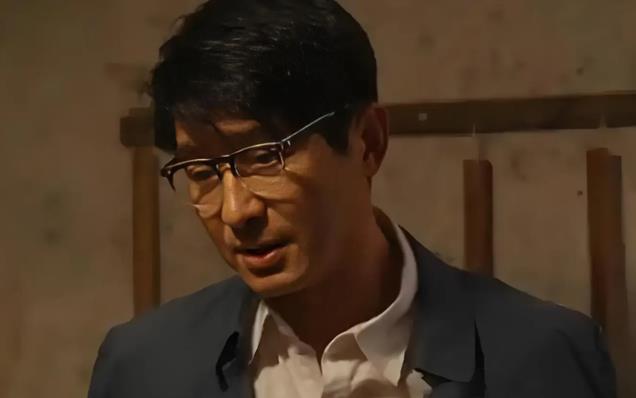 给《小巷人家》演员的演技排座次，闫妮位居第三，第一名当之无愧