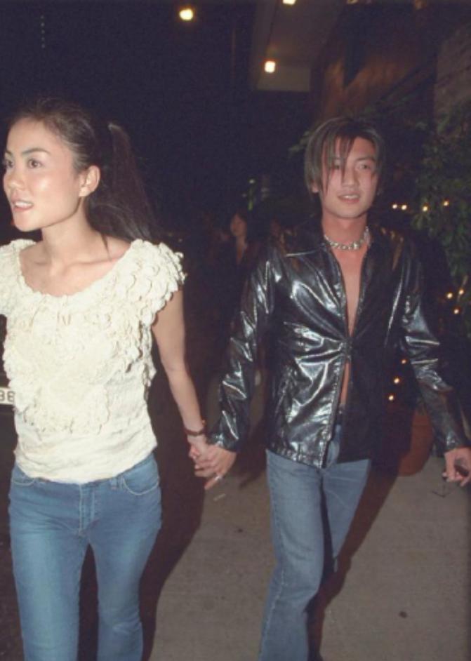 18岁李嫣回国与王菲机场零交流,侧脸兔唇明显表情冷漠引关注