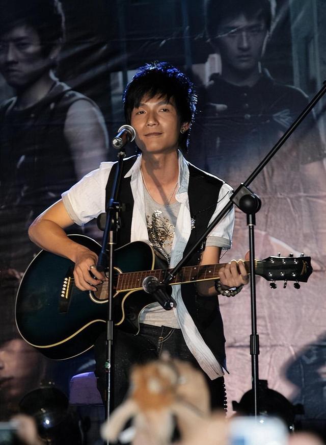 原来刘云就是陈楚生妻子，藏不住了，怪不得为她不惜得罪全世界