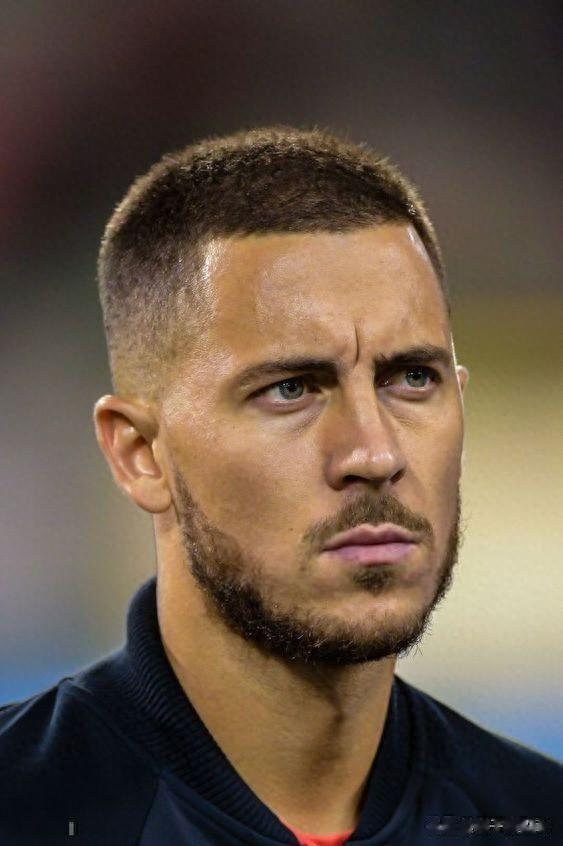 超短男士寸头:简约魅力,尽显男儿本色