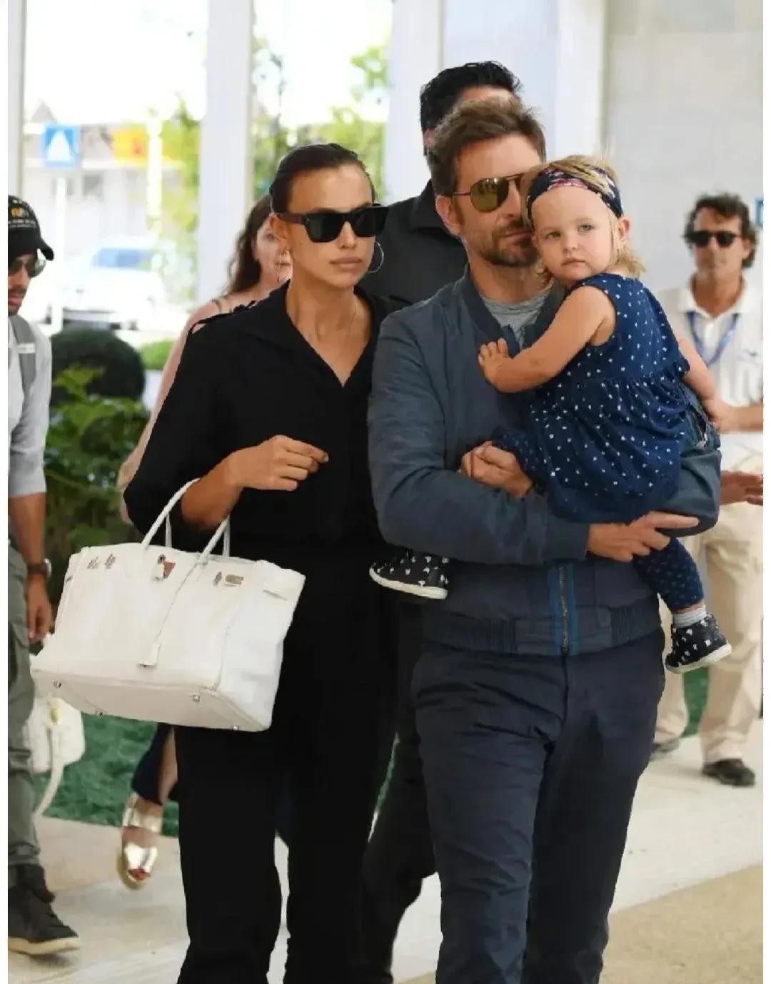 C罗女友伊莲娜和吉赛尔前夫复合了!欧美娱乐圈就是在循环恋爱