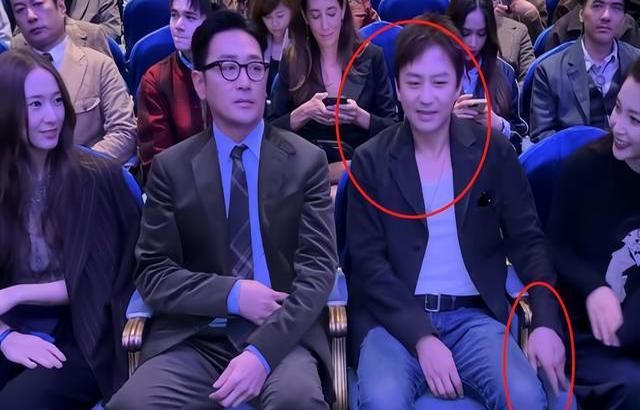 上海晚宴这天,郭晶晶李冰冰稳居C位,却被邓超“老汉背心”抢镜