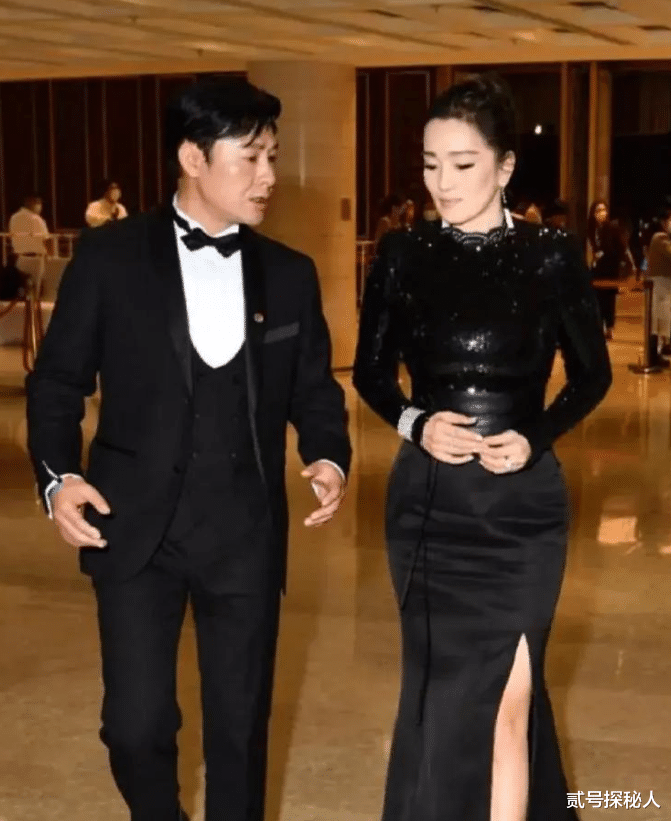 他在圈中不温不火36年,妻子却凭一首歌爆红35年,今成春晚常客