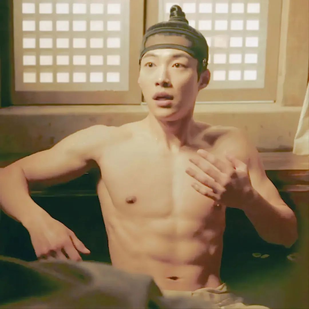 从小鲜肉晒成黑皮,韩国男演员人气不减反增!