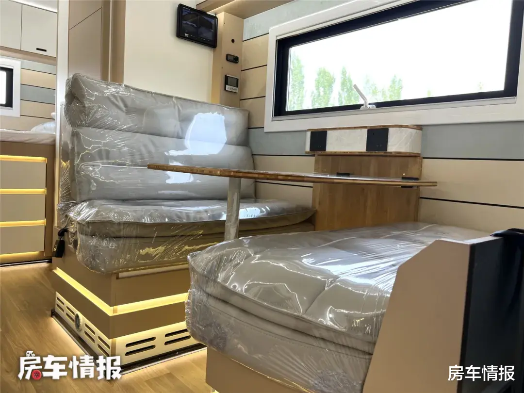 每天发电20度！这款国产平头房车，用着可比新能源房车踏实多了